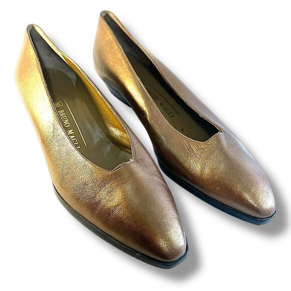 BRUNO MAGLI Italian Bronze Leather Flats slight pointed Toe SZ 9AA or 9 AAAA? - Picture 2 of 16